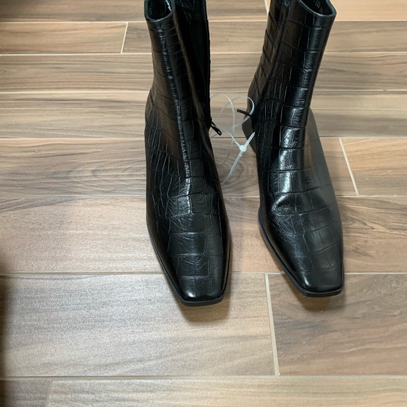 I am not wearing heels anymore. - Picture 5 of 8